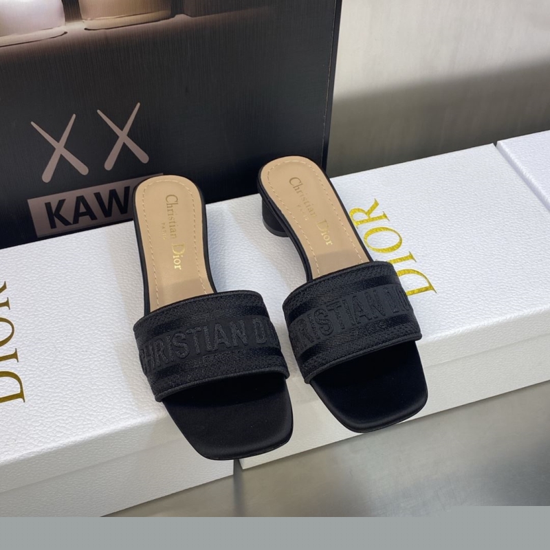 ch**an D*or slippers